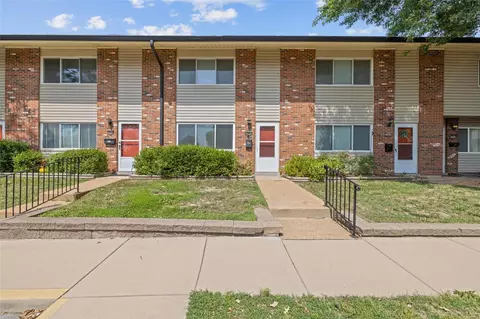 10047 Echoridge Ln, Saint Louis, MO 63123