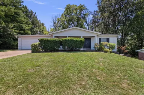 241 Essex Mill Dr, Ballwin, MO 63011
