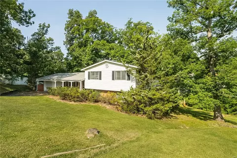 27 Pershing Cir, O'fallon, MO 63366 photo 3