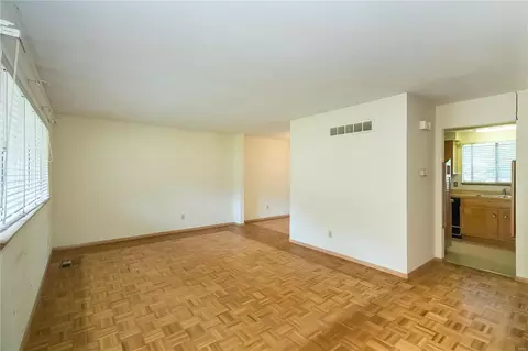27 Pershing Cir, O'fallon, MO 63366 photo 5