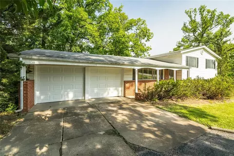 27 Pershing Cir, O'fallon, MO 63366 photo 4