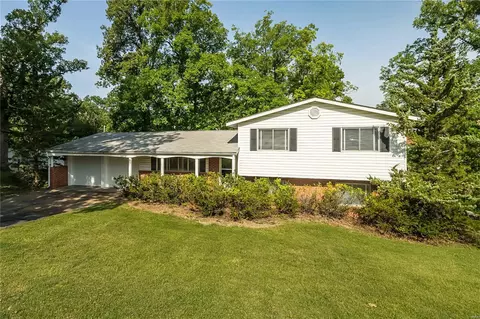 27 Pershing Cir, O'fallon, MO 63366 photo 2