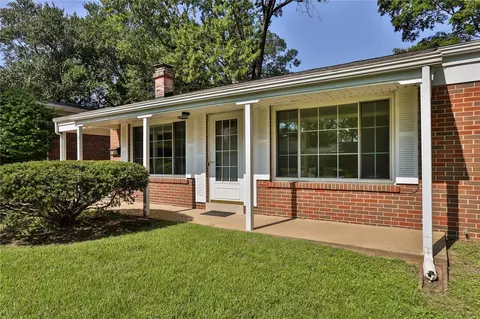 31 Gocke Pl, Saint Louis, MO 63114
