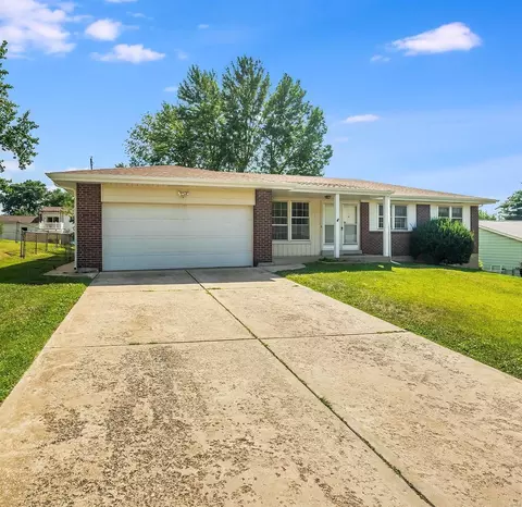 3341 Greenbridge Dr, Bridgeton, MO 63044