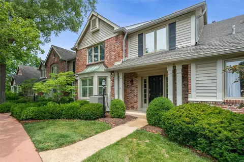 450 Conway Meadows Dr, Chesterfield, MO 63017