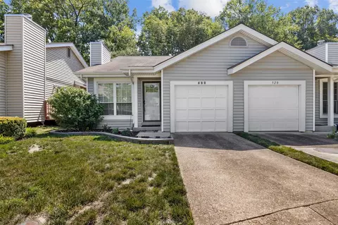 522 Spring Glen Dr, Ballwin, MO 63021