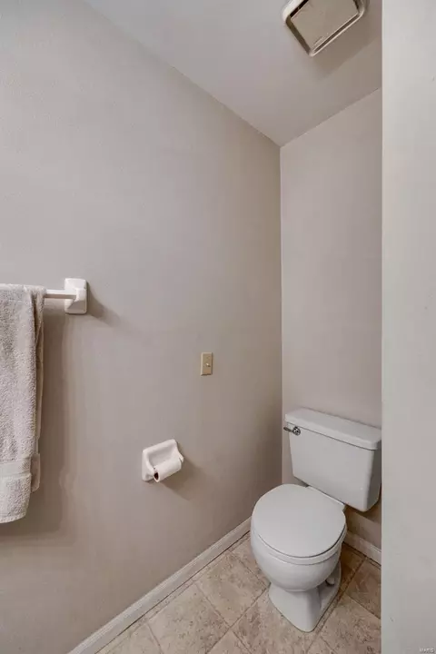522 Spring Glen Dr, Ballwin, MO 63021 photo 17