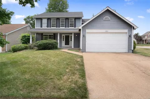 203 Oakbriar Farm Dr, Ballwin, MO 63021