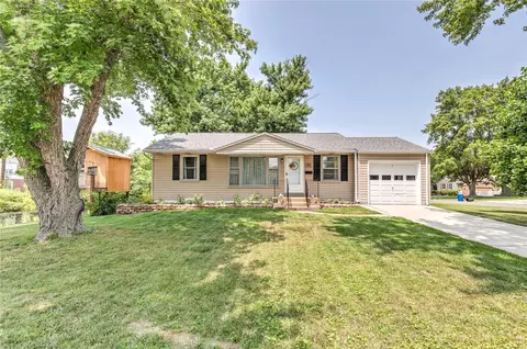 75 Saint Anthony Ln, Florissant, MO 63031
