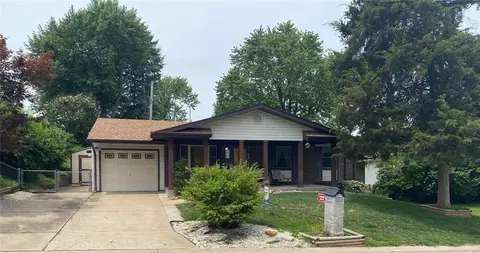 2537 Bolton St, Saint Charles, MO 63301