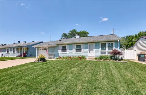 8 Derby Ln, Saint Peters, MO 63376