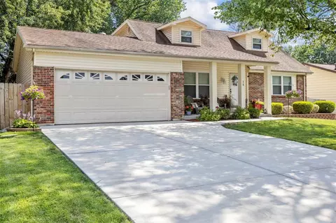 15 W Sunnyside Dr, Saint Peters, MO 63376