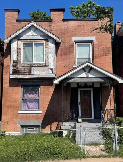 1385 Temple Pl, Saint Louis, MO 63112
