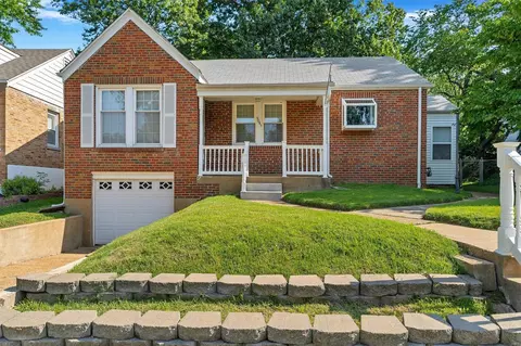 9045 Mcnulty Dr, Saint Louis, MO 63114