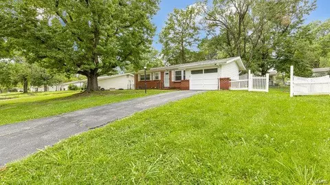 1320 Claudine Dr, Saint Louis, MO 63138