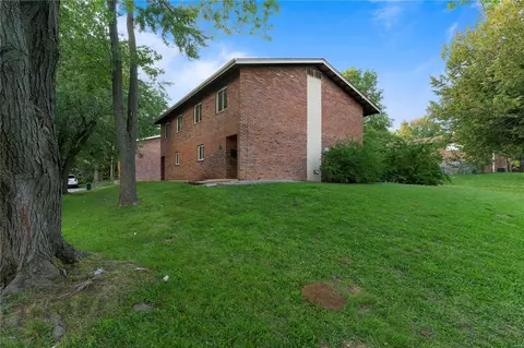 10000 Isabelle Dr, Saint Ann, MO 63074