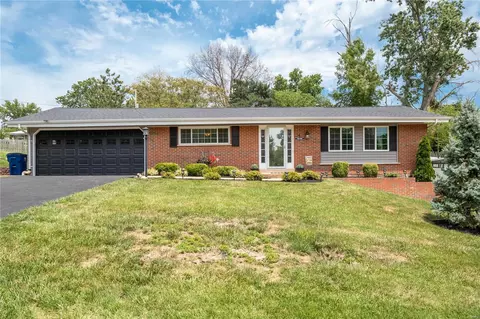 4 Barbary Ln, Saint Louis, MO 63146
