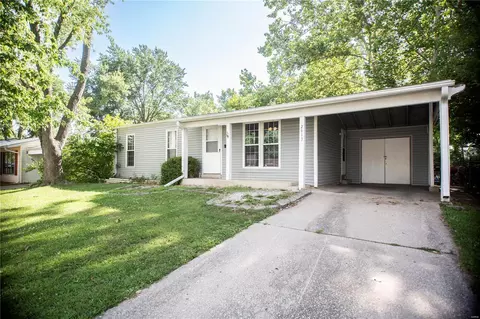 2413 Breezy Point Ln, O'fallon, MO 63368