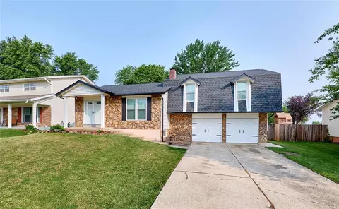 1447 Mohican Trl, Saint Charles, MO 63304