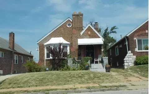 5947 Drury Ln, Saint Louis, MO 63147