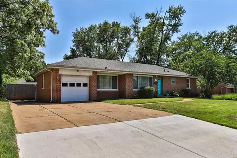 11384 Manchester Rd, Saint Louis, MO 63122