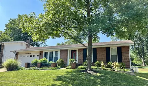 1128 Villaview Dr, Manchester, MO 63021