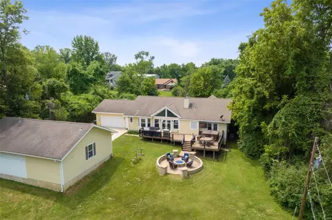 1125 Woodcrest Ln, Hazelwood, MO 63042