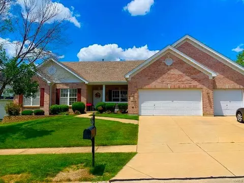 5195 Delcastle Dr, Florissant, MO 63034