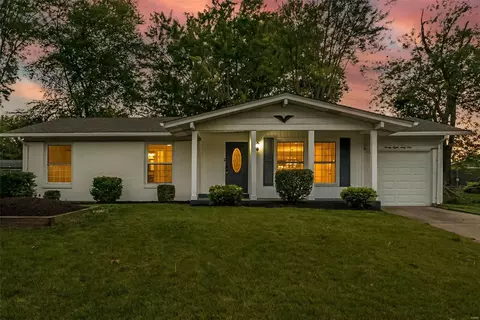 2861 Wintergreen Dr, Florissant, MO 63033