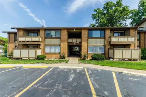 3 Fairways Cir #J, Saint Charles, MO 63303