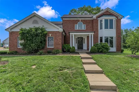 804 Vista Pointe Dr, Saint Louis, MO 63138