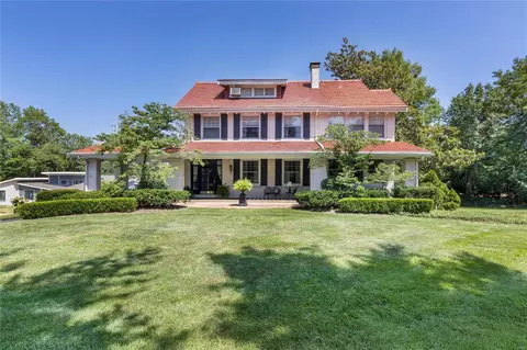 950 S Mcknight Rd, Saint Louis, MO 63124