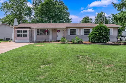 2685 Glendrive Pl, Maryland Heights, MO 63043