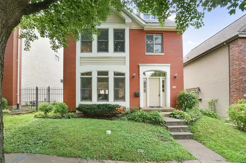 911 Morehouse Ln, Saint Louis, MO 63130