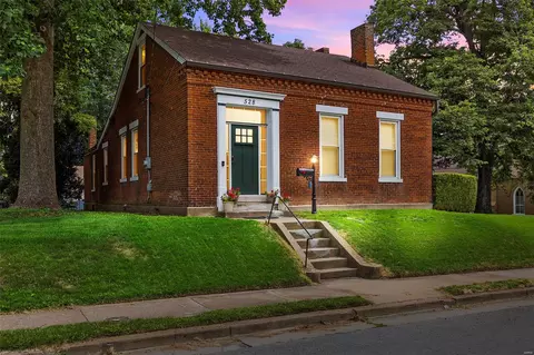 528 N Benton Ave, Saint Charles, MO 63301