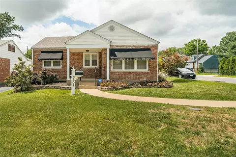 8601 Mackenzie Rd, Saint Louis, MO 63123