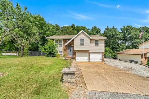 710 Barbara Pl, O'fallon, MO 63366 photo 2