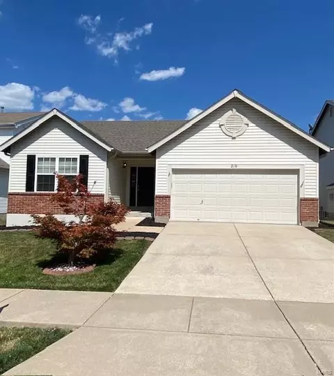 219 Spring Borough Dr, O'fallon, MO 63368