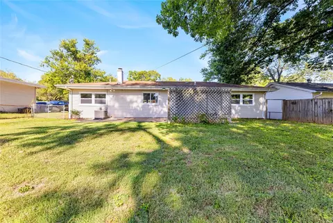 41 Marquette Dr, Florissant, MO 63031