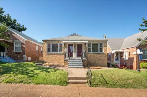 5063 Pernod Ave, Saint Louis, MO 63139