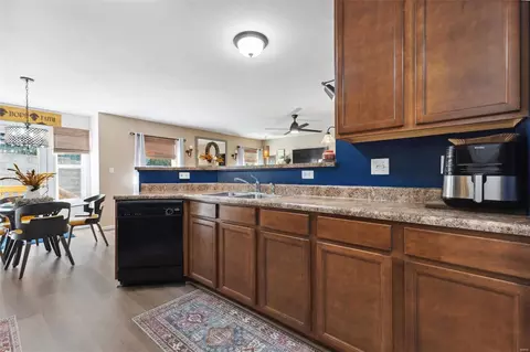 5543 Wavecrest Cir, Cottleville, MO 63304 photo 4