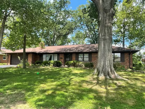 819 Bricken Pl, Warson Woods, MO 63122