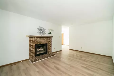 552 Spring Glen Ct, Ballwin, MO 63021 photo 5