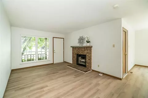 552 Spring Glen Ct, Ballwin, MO 63021 photo 3