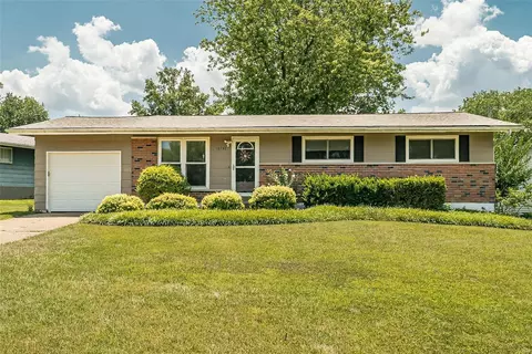 10750 Corning Dr, Saint Louis, MO 63123