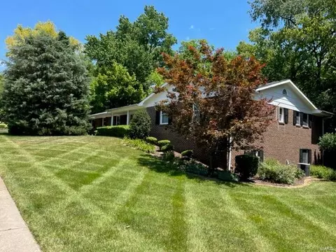 1000 Indian Hills Dr, Saint Charles, MO 63301