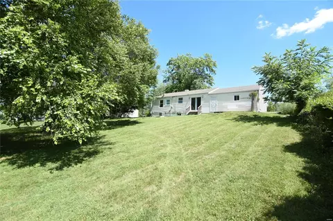 609 Parker Dr, Ballwin, MO 63021 photo 3