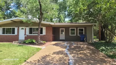 1510 Arlington Dr, Florissant, MO 63033