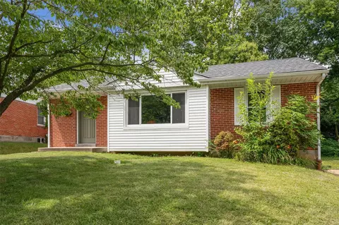 2021 W Adams St, Saint Charles, MO 63301