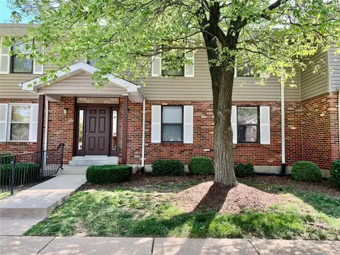 1836 High Sun Dr, Florissant, MO 63031